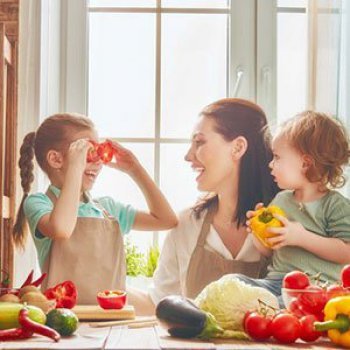 چگونه کودکان را به خوردن غذاهای سالم تشویق کنیم؟